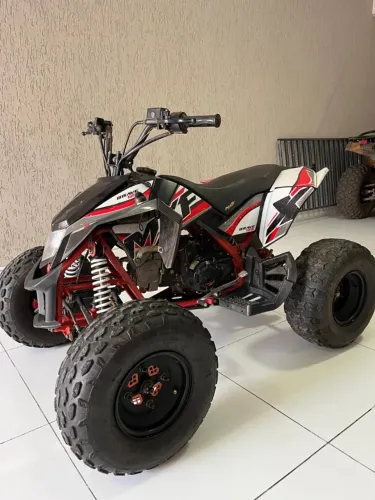 Quadriciclo vendo ou troco por algo de meu interesse