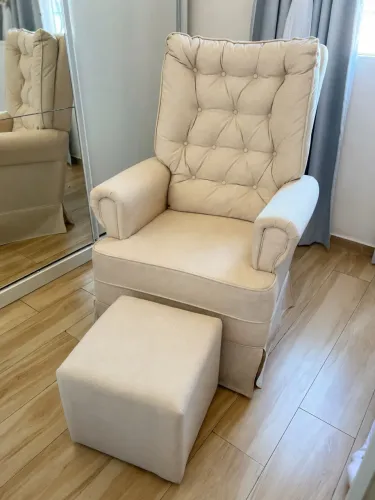 Poltrona de amamentação + puff modelo Eloá- Marca Bliss Baby