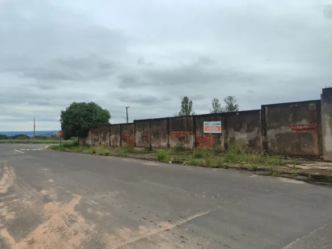 Terrenos beirando a rodovia 