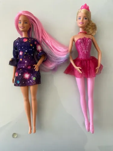 Lote 2 Barbies Mattel - Cabelos Mágicos Muda de Cor + Bailarina Tutu Rosa com Coroa