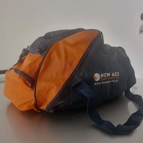 Bolsa em Nylon. Comp= 50cm* Larg= 33cm* Alt= 25cm