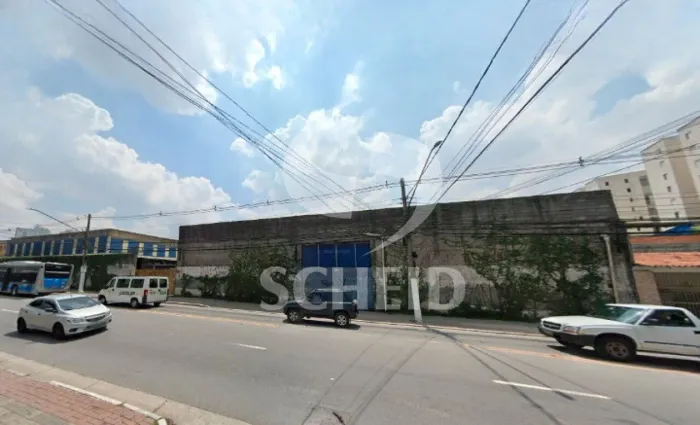 Galpão pré moldado em área de terreno total de 2.842m²
