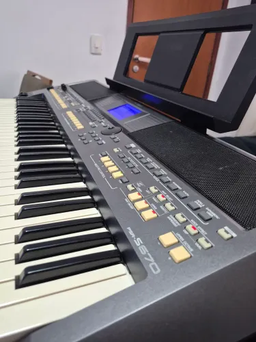 Teclado PSR S 670 YAMAHA 