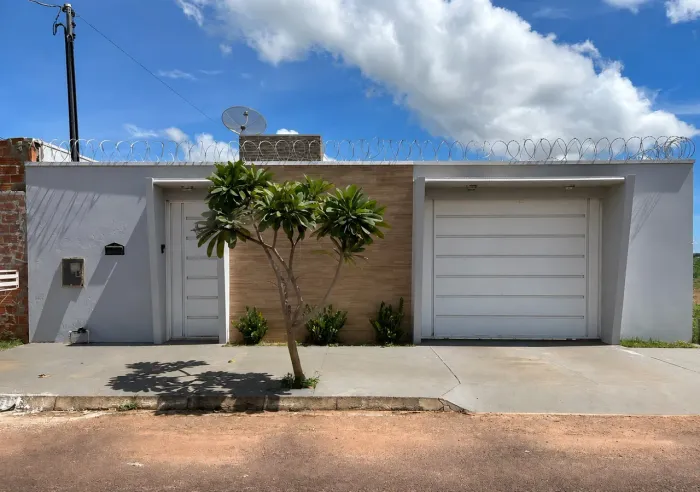 Oportunidade! Casa com Suíte, Espaço Gourmet e Garagem Coberta
