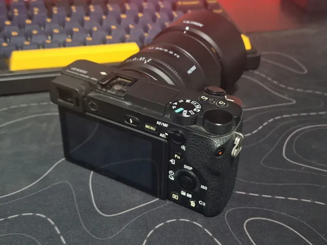 Câmera Sony A6500 + duas lentes kits (Leia a descrição)