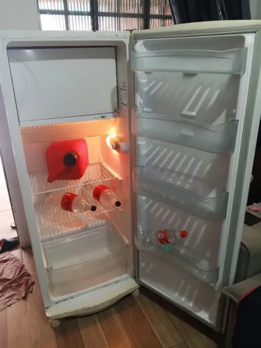 Geladeira pequena entrego se precisar