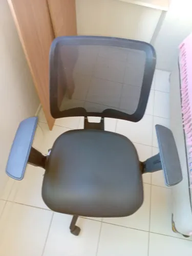 Vende cadeira para escritório nova