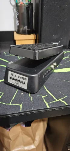 Pedal wah wah behringer hellbabe hb01