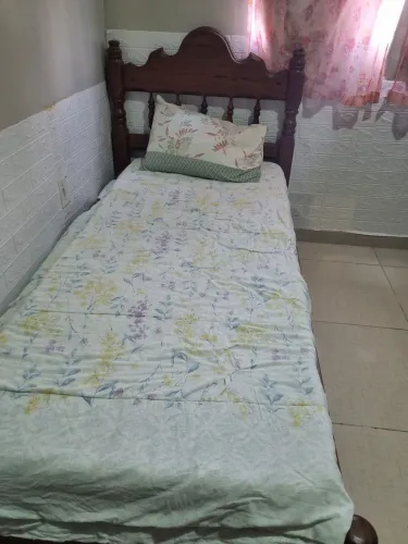 Vendo cama solteiro madeira maciça 200,00