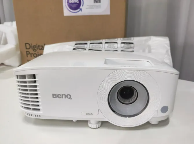Projetor BENQ MX560 de 4.000 LÚMENS "ESTADO DE NOVO" BRILHO MUITO FORTE 