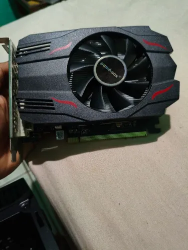 Placa de vídeo básica RX560 novinha 5 meses de uso,sem nenhum defeito