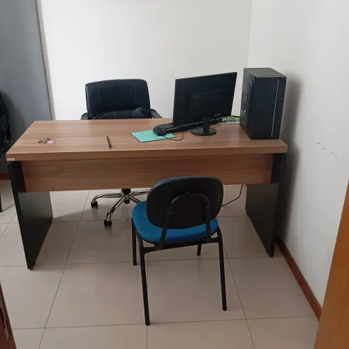 Mesa + computador para seu escritório