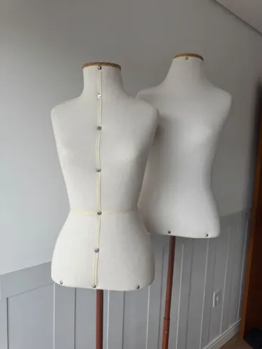 Manequim Pedestal. Corpo costura