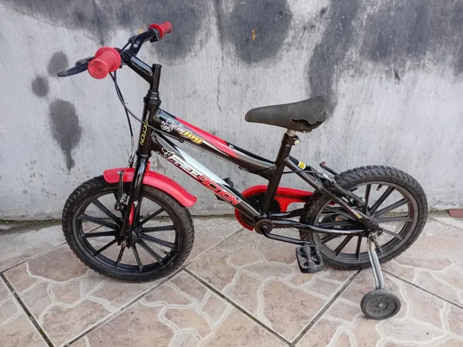 Vendo bicicleta aro 16 boa só anda por 180 reais. 