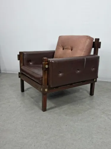 Poltrona Design Solitária Década de 60, em madeira nobre Jatoba