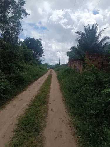 Vendo um lindo terreno no Miriti . Medindo 20x65 á 100m da pista principal Manoel urbano.