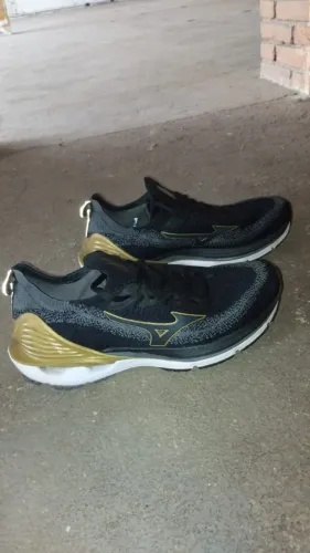 Mizuno wave laser 42