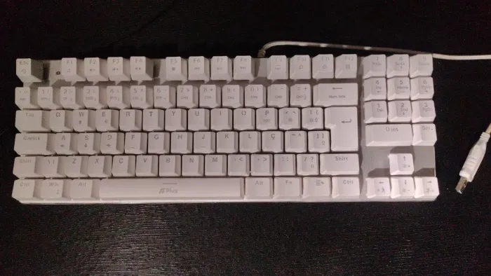 Teclado gamer mecânico aplus tech barak branco com switch vermelho e LED branco