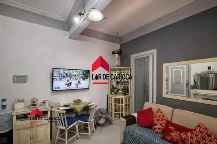 Posto 6 - Sala e quarto na quadra da praia - Oportunidade