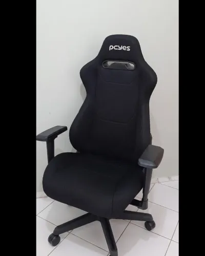 Cadeira Gamer PCYes Mad Racer V8 Turbo PRETA (3 anos, Perfeito Estado + Almofadas)