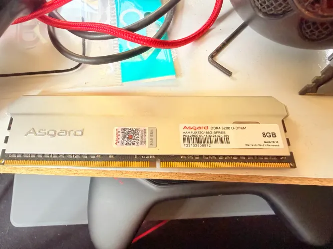 Memória RAM Asgard 8GB DDR4 3200MHz Desktop c/ Dissipador?