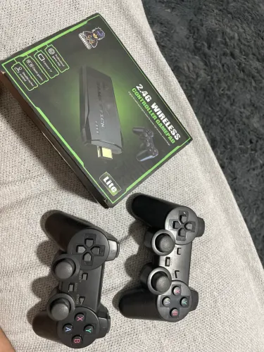 Jogo com dois controle (game pad)
