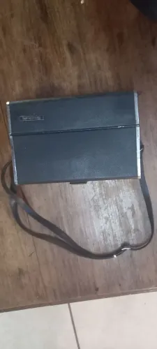 Caixa antiga de rádio, máquina fotográfica etc 