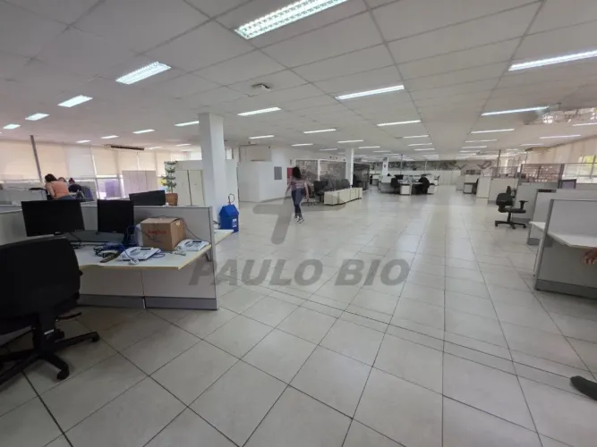 Prédio em condomínio para alugar no bairro no Parque Jaçatuba em Santo André - SP.