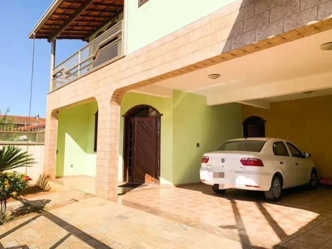 CASA 4 QUARTOS A VENDA NO SERRANO