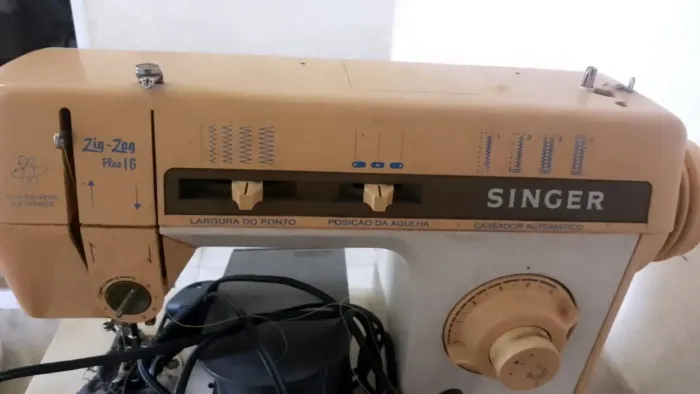 Máquina de Costura Singer Zig Zag 16 plus