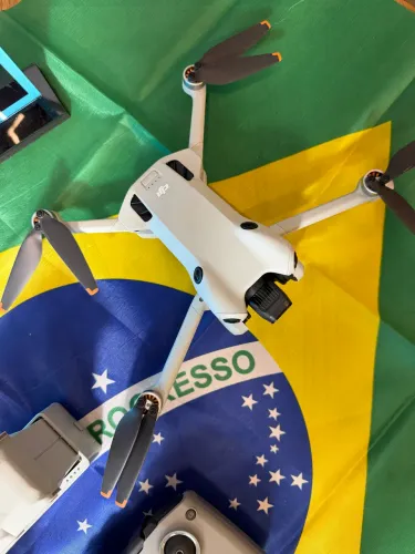 Drone DJI Mini 4 Pro FlyMore Combo Seminovo