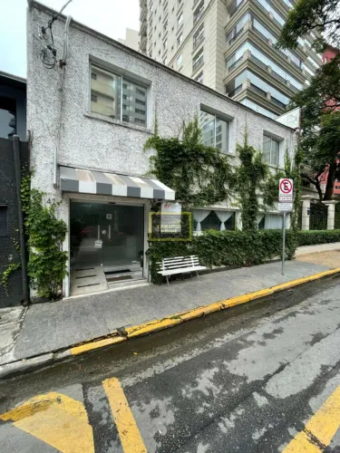 Casa comercial para venda ou locação no Itaim Bibi