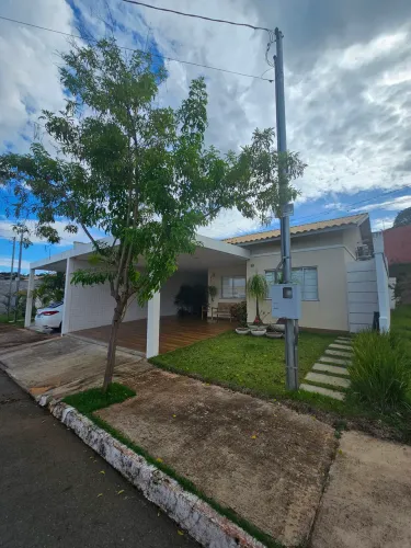 Casa - Condomínio Parque Aroeira