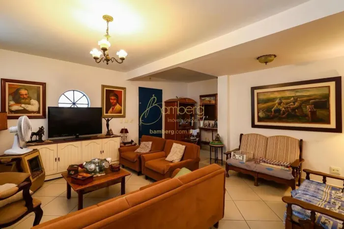CASA COM 3 DORMITÓRIOS, EDÍCULA E 6 VAGAS NO JARDIM LEONOR