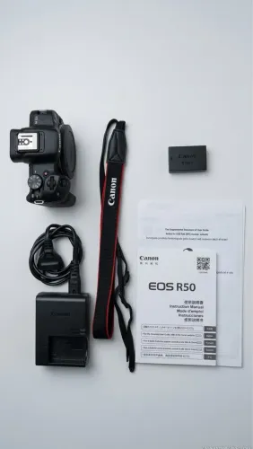 Canon EOS R50 (somente corpo) - Semi-nova, poucos disparos