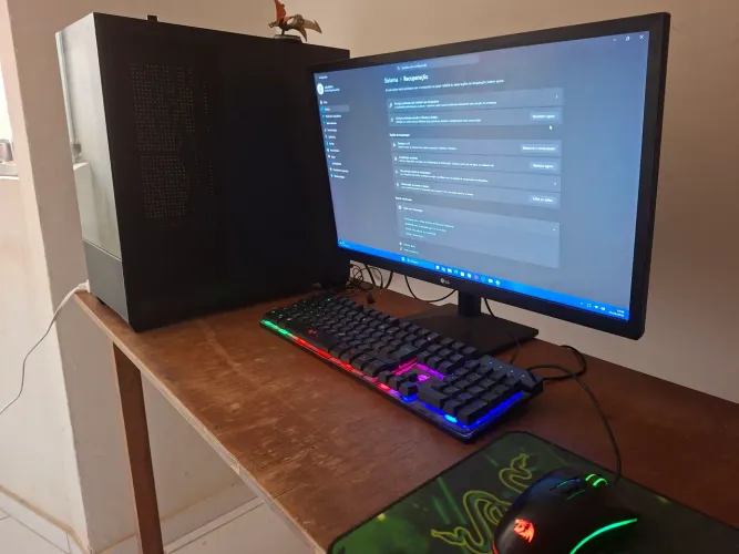 Computador Completo com Monitor, teclado e mouse.