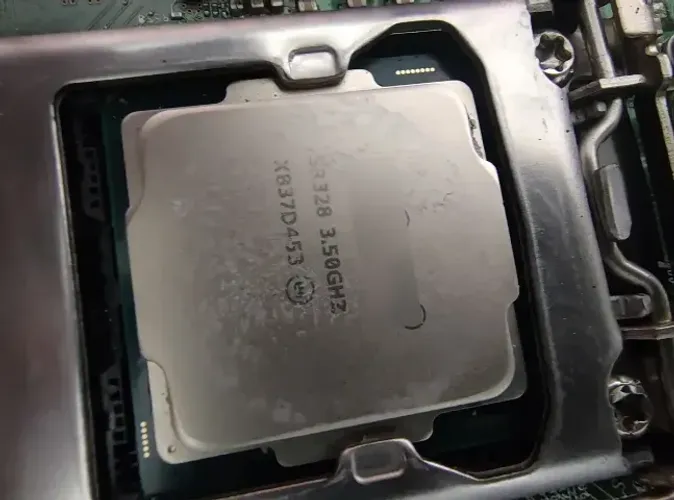 Processador Intel Xeon E3-1230 V6 4 Núcleos 3.9ghz + Placa (Usado)