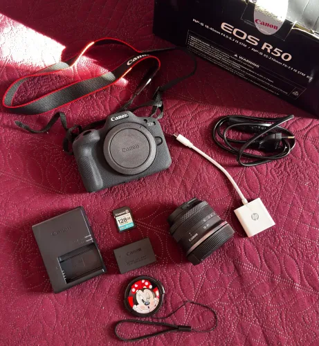 Câmera Canon eos R50 kit com lente e acessórios + nota fiscal