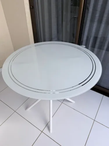 Mesa de vidro redonda + 4 cadeiras de cozinha
