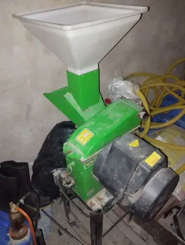 vendo picador forrageiro TRF 400 2 cv