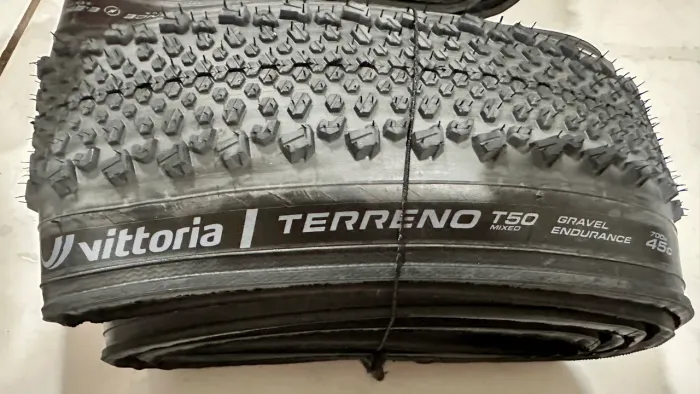 2x PNEUS DE BIKE GRAVEL MARCA VITTORIA TERRENO T50 700x45