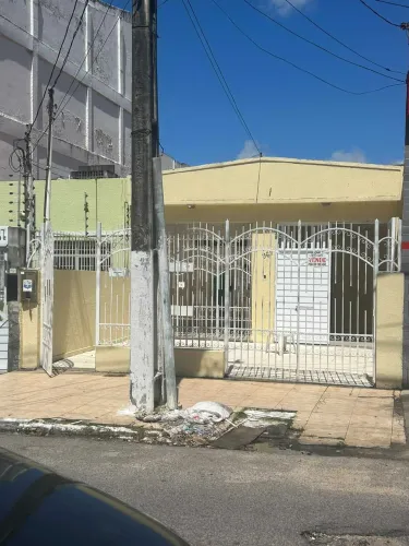 CASA À VENDA NO SALGADO FILHO | EXCELENTE LOCALIZAÇÃO [13418]
