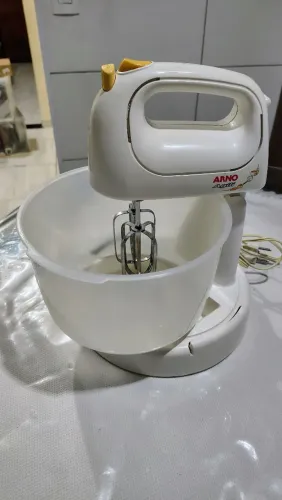Batedeira Arno Agili bem conservada