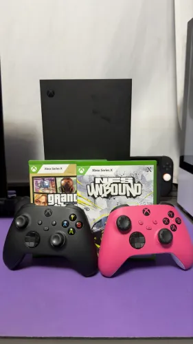 Xbox séries x, estado excelente, acompanha dois controles e dois jogos 