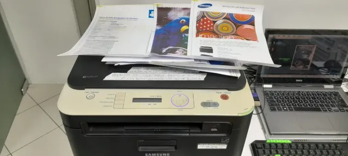 IMPRESSSORA A LASER MULTIFUNCIONAL COLORIDA SAMSUNG CLX 3185 N