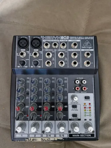Mesa de som Behringer 6 canais