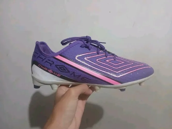 Chuteira de campo umbro original