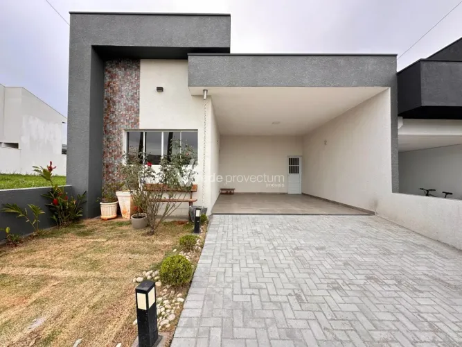 Casa à venda no condomínio Terras da Estancia em Paulínia.