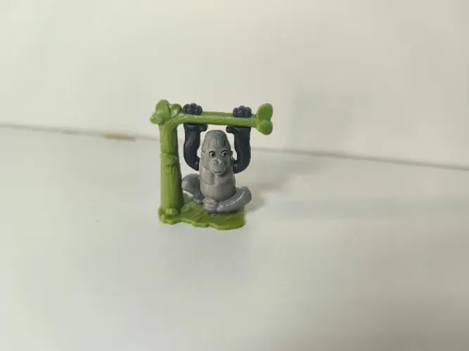 Brinquedo Kinder Ovo Surpresa Gorila Pendurado Colecionável