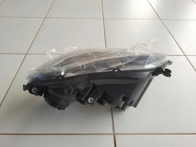 FAROL ESQUERDO POLO SEDAN 2012